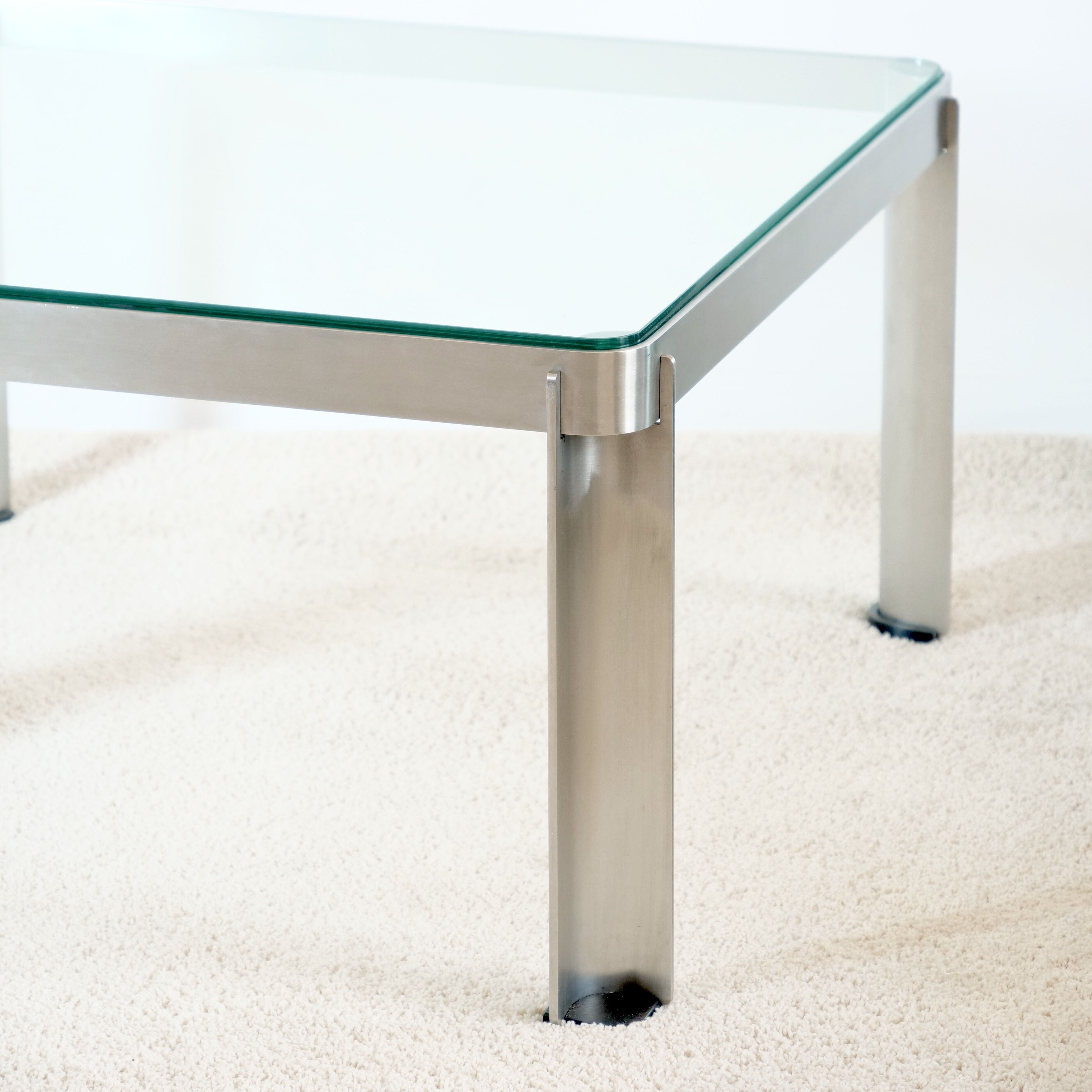 Coffee table model t113 by Osvaldo Borsani for Tecno 1975