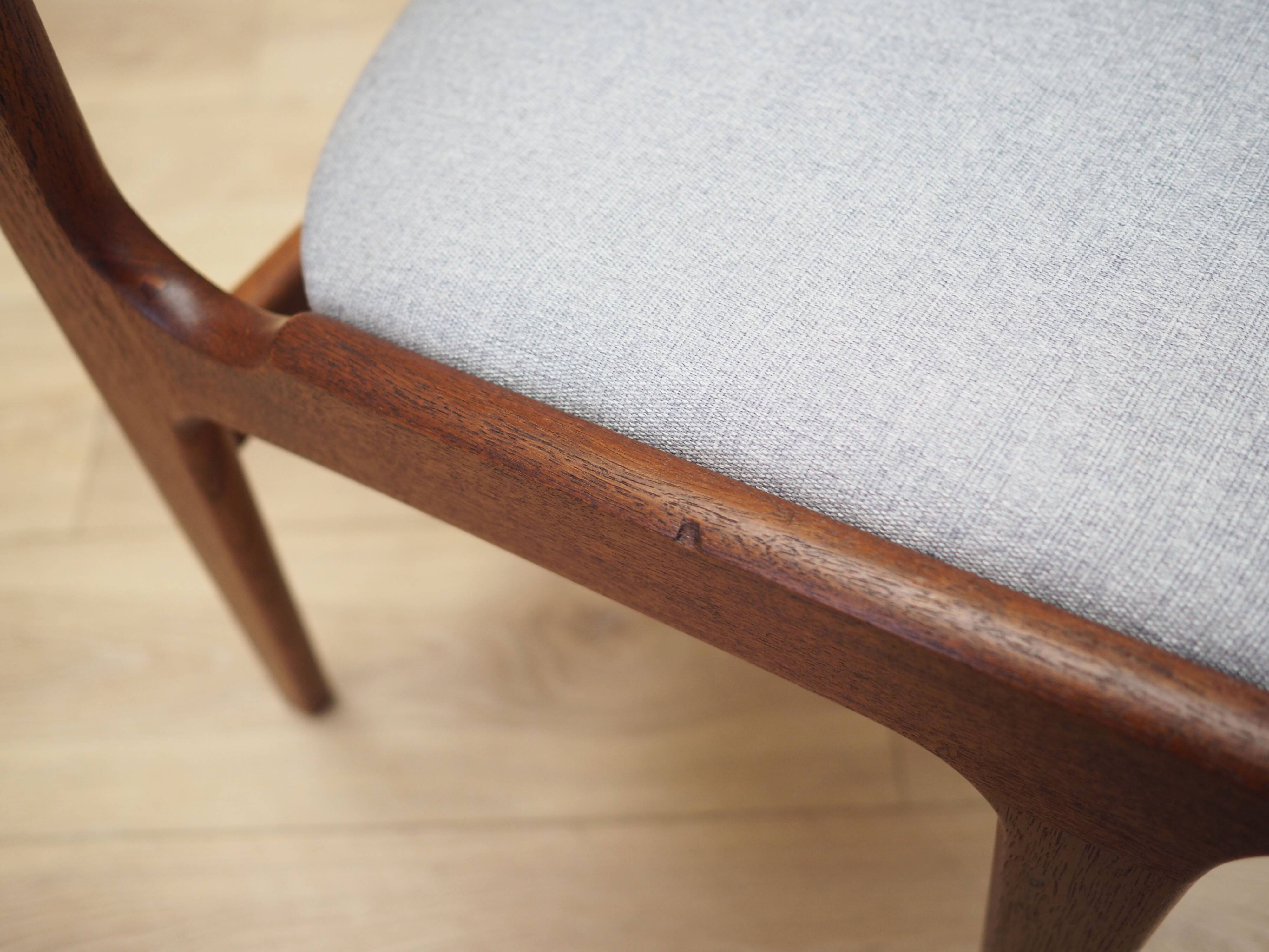 Ensemble de six chaises en teck, design danois, années 1970, fabrication : Nova