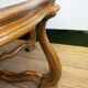 Table basse English Regency en acajou sculpté et cuir olive