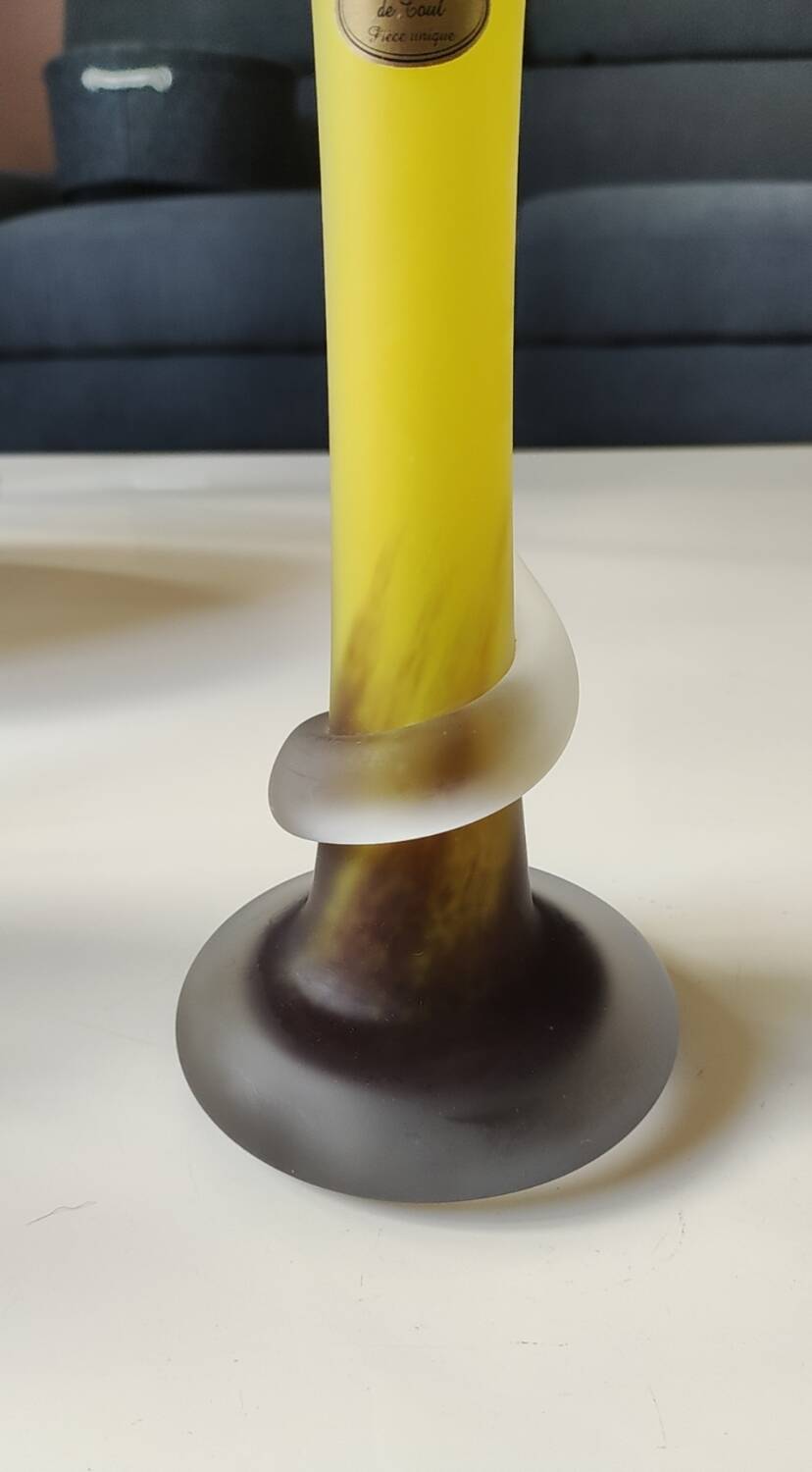 Floral design vase. Signed Verrerie d'Art de Toul. Unique piece, 27 cm