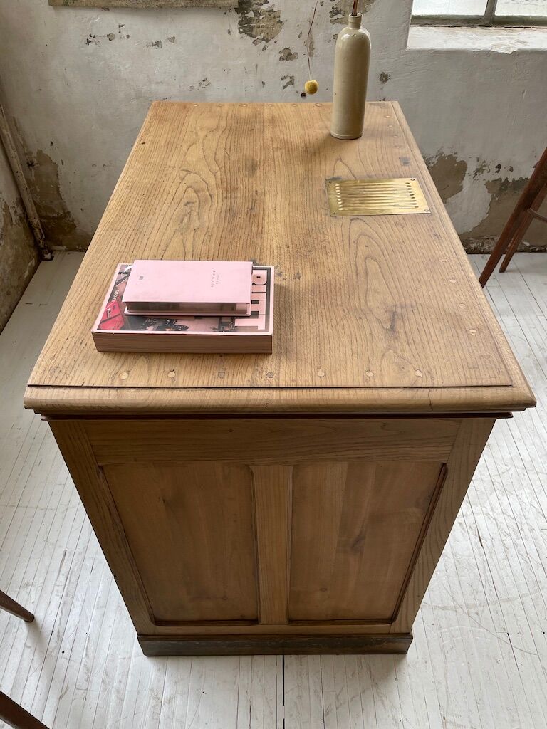 Early 20th century oak trade counter