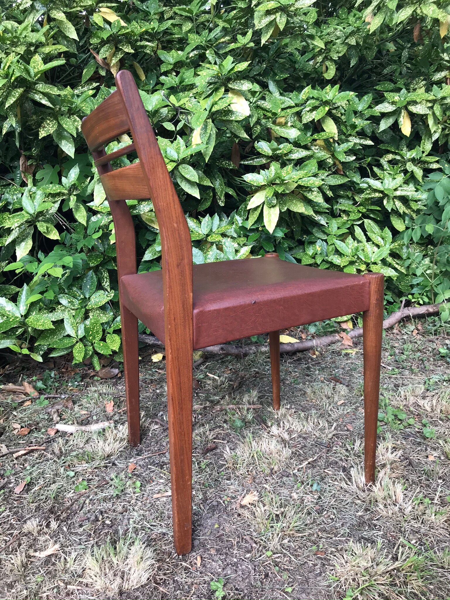 Série 6 chaises scandinave teck et skaï marron 1960