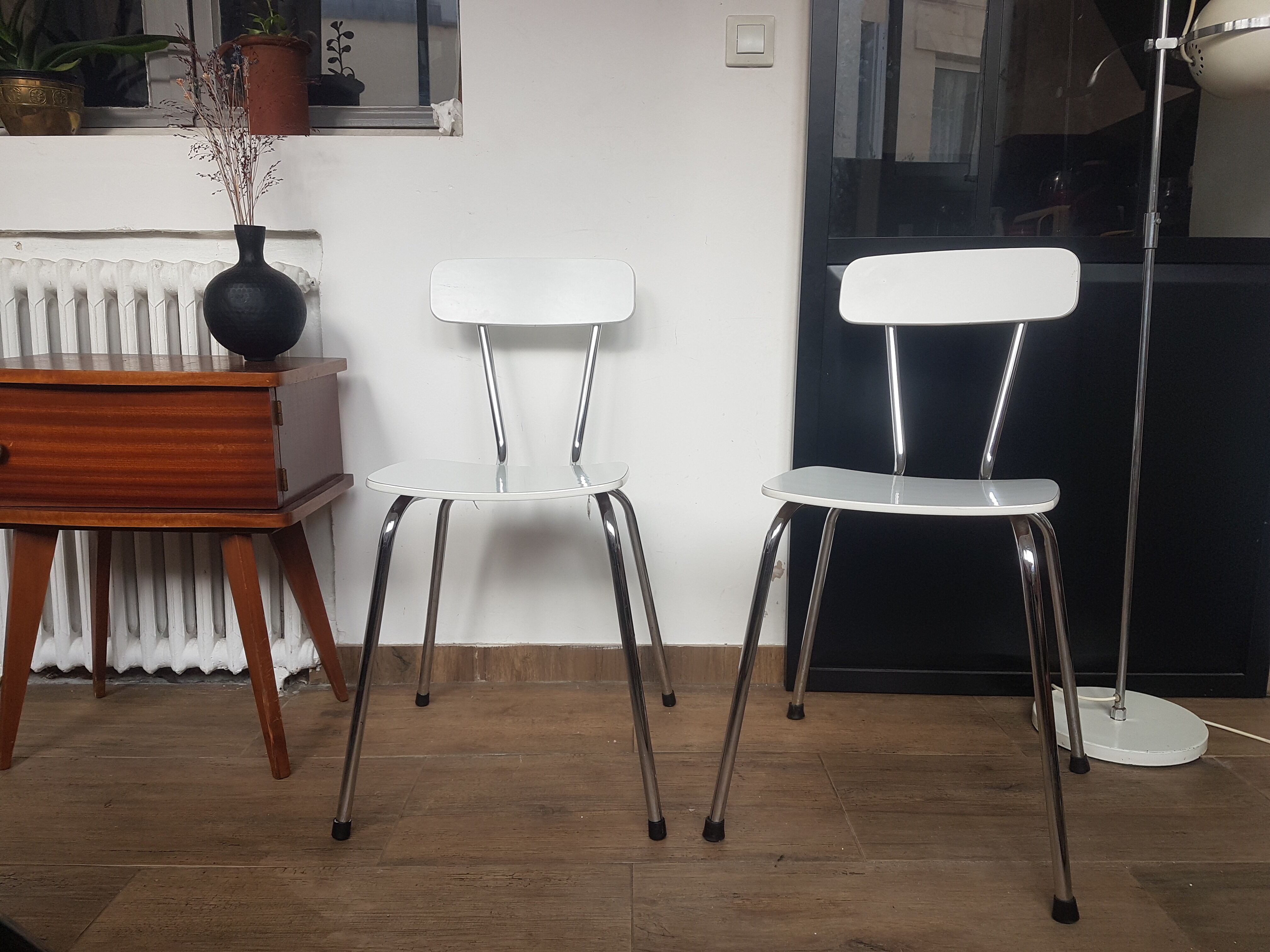 Paire de chaises en formica