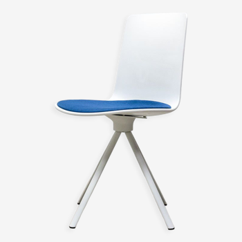 Lottus High Spin swivel chair by ENEA white with blue seat wafer