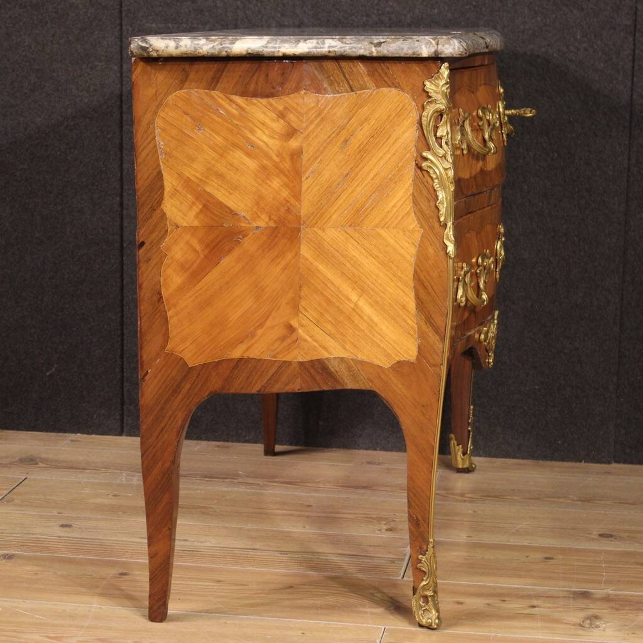 Elegant Louis XV chest of drawers from the 18th century