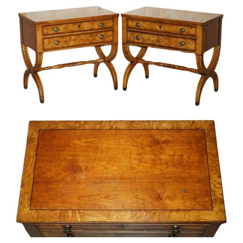 Paire de buffets vintage néoclassique en bois de ronce de chêne