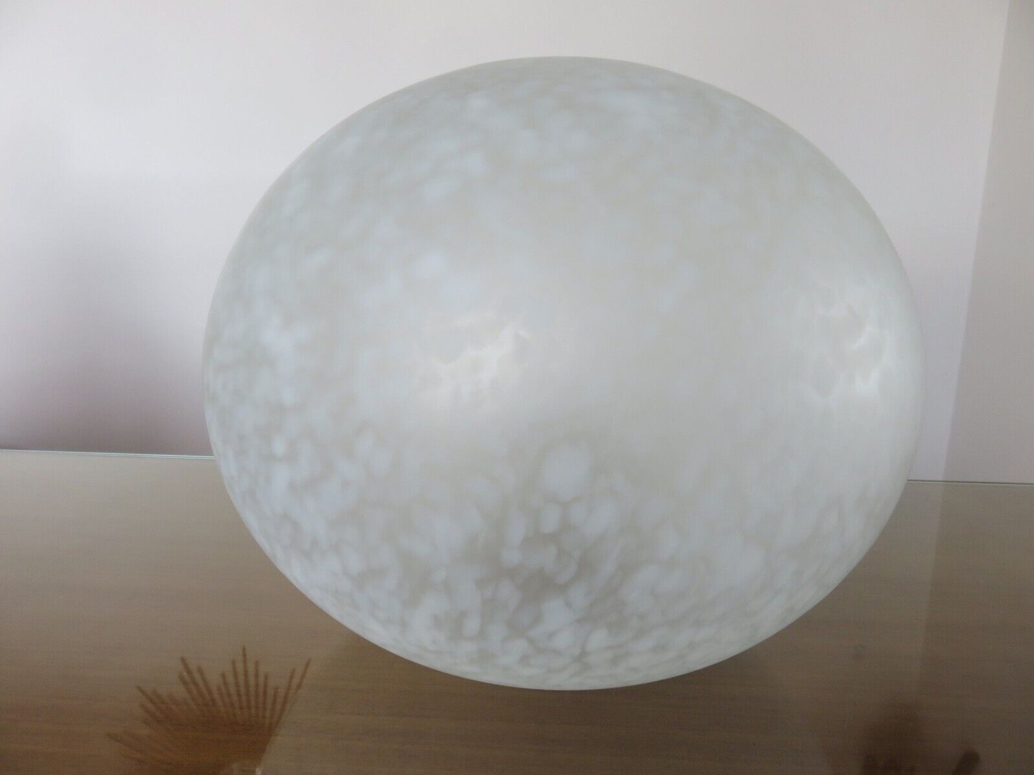 Lampe caillou Italienne en verre moucheté blanc années 80