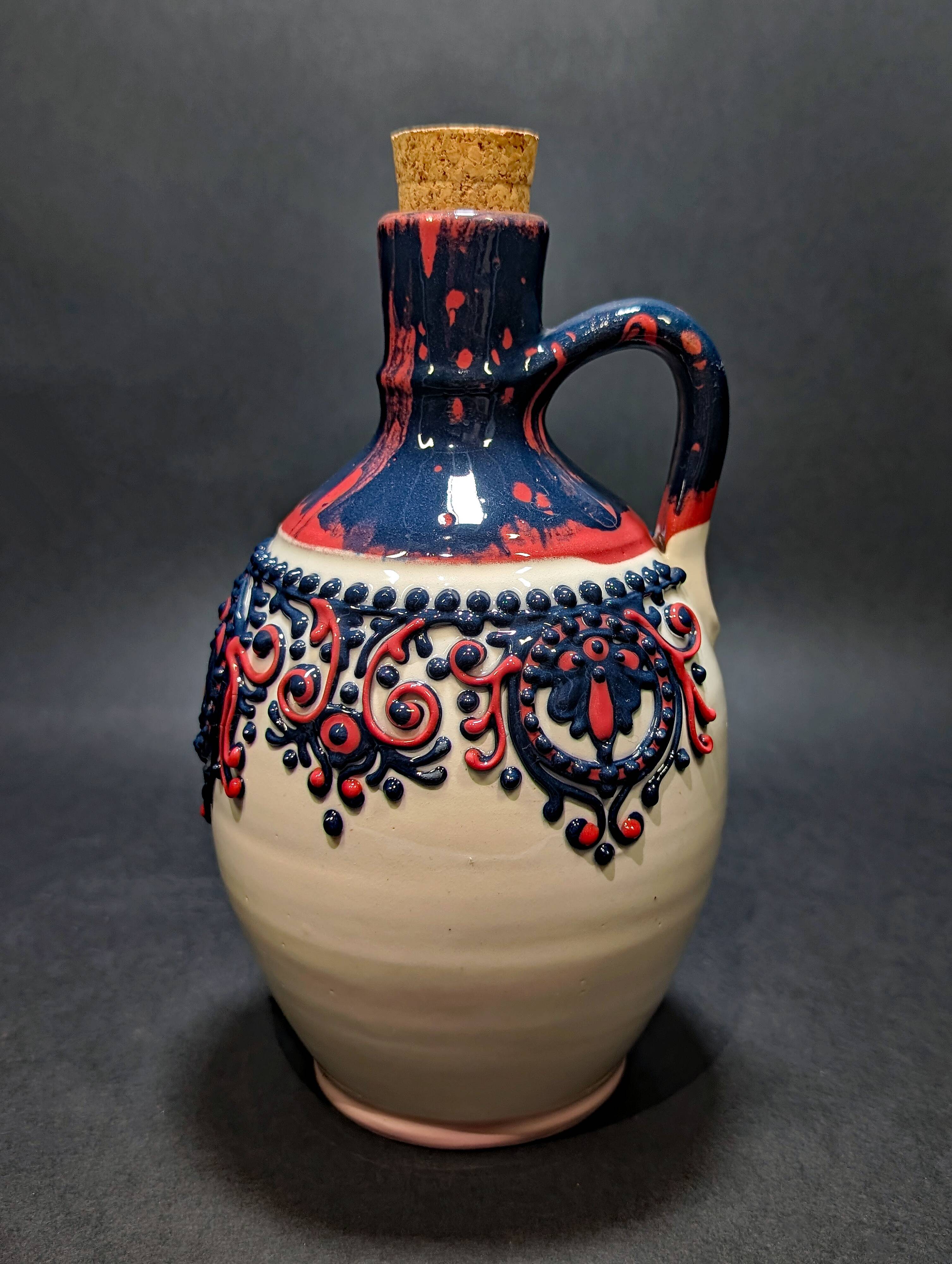 Carafe en céramique signée Nana Bledea