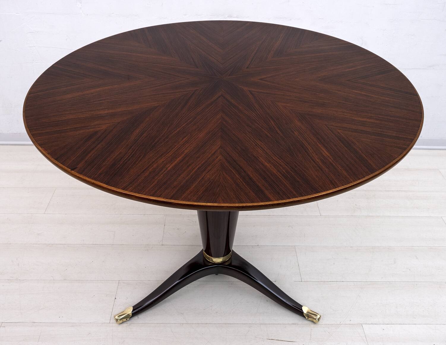 Attributed to Paolo Buffa Mid-Century Modern Italian Walnut Round Table, 50