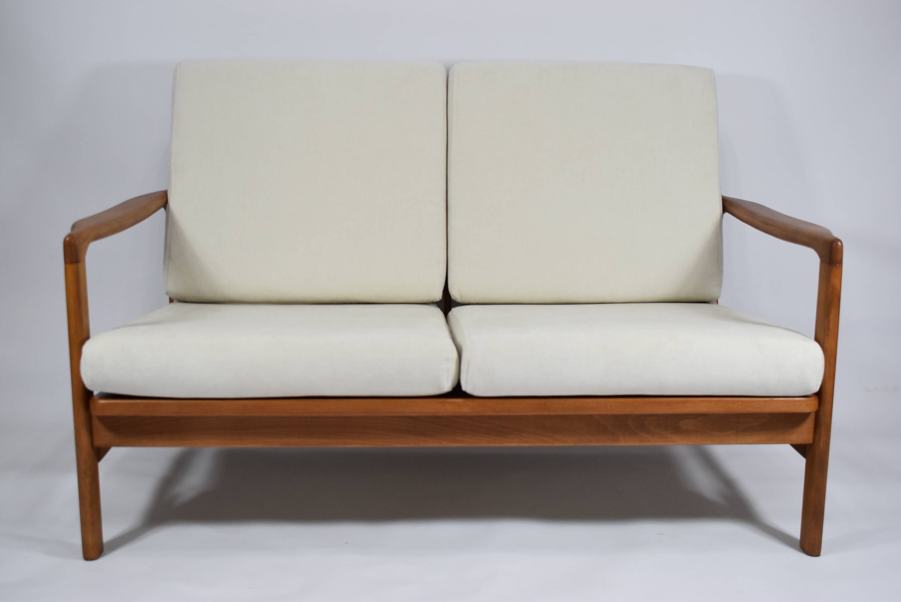 Scandinavian 2-seater Sofa, creme