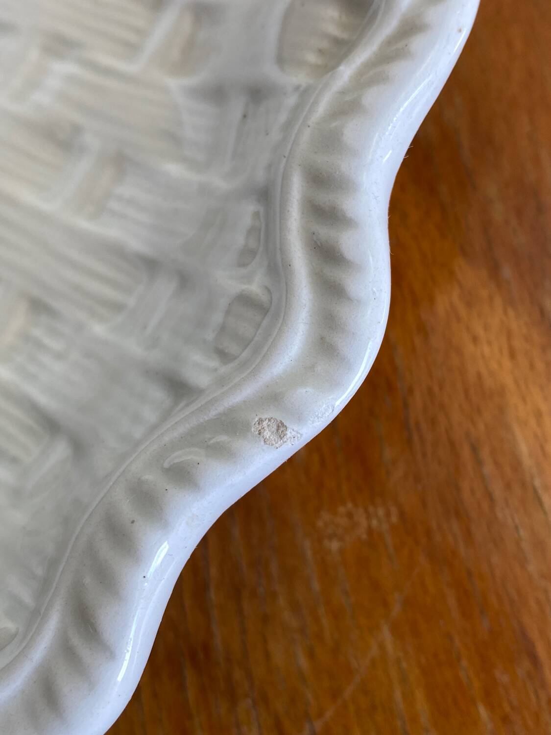 Ceramic compartmentalized leaf appetizer dish