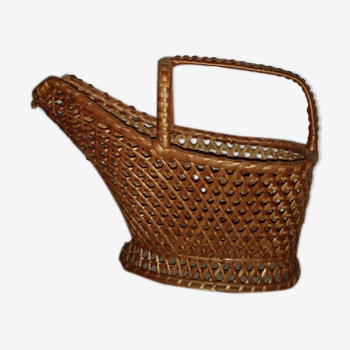 Fluted wicker bottle holder