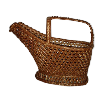 Fluted wicker bottle holder