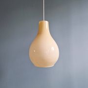 Suspension scandinave bulbeuse en opaline jaune, 1960
