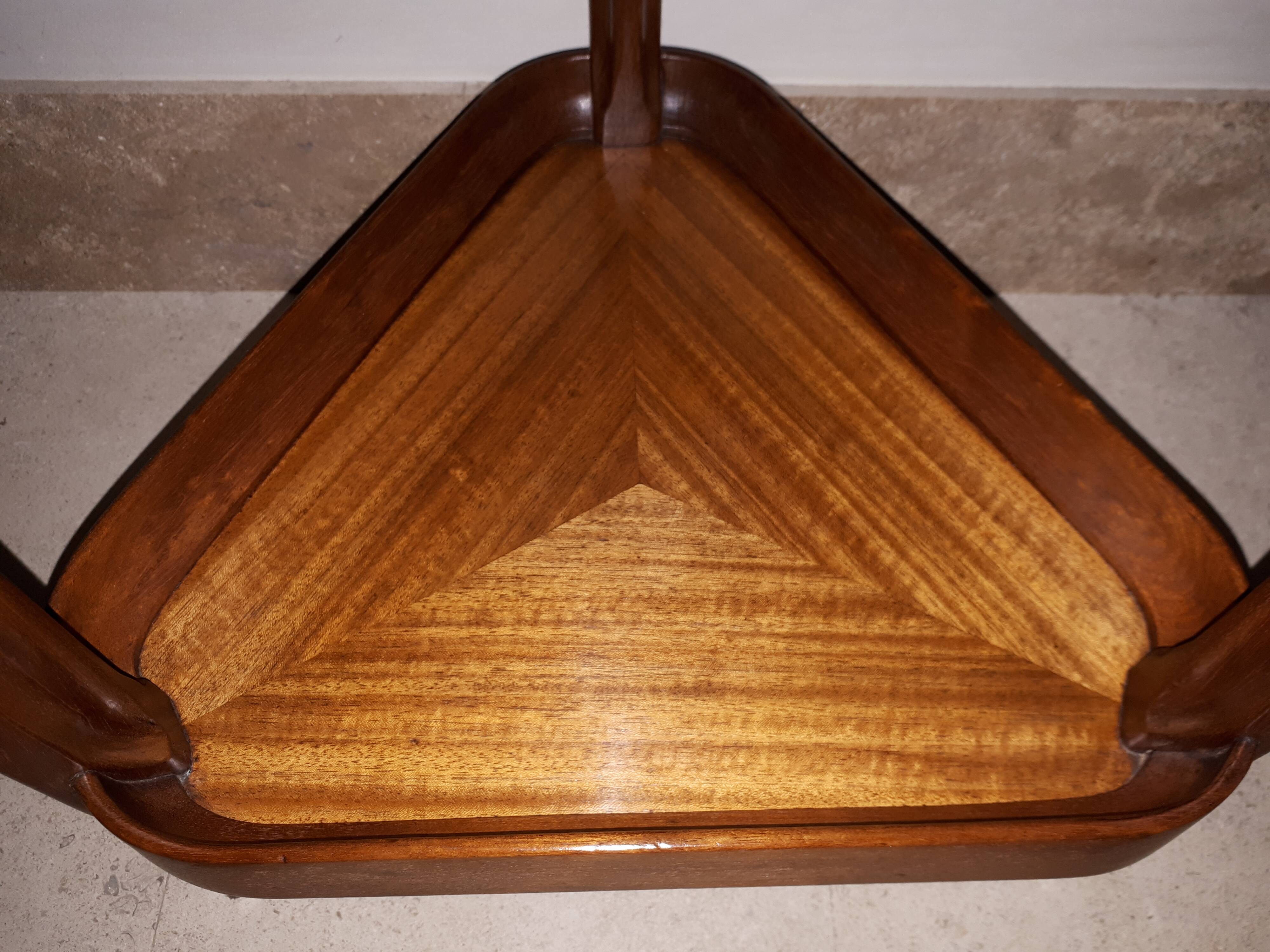 Majorelle pedestal table with thistle
