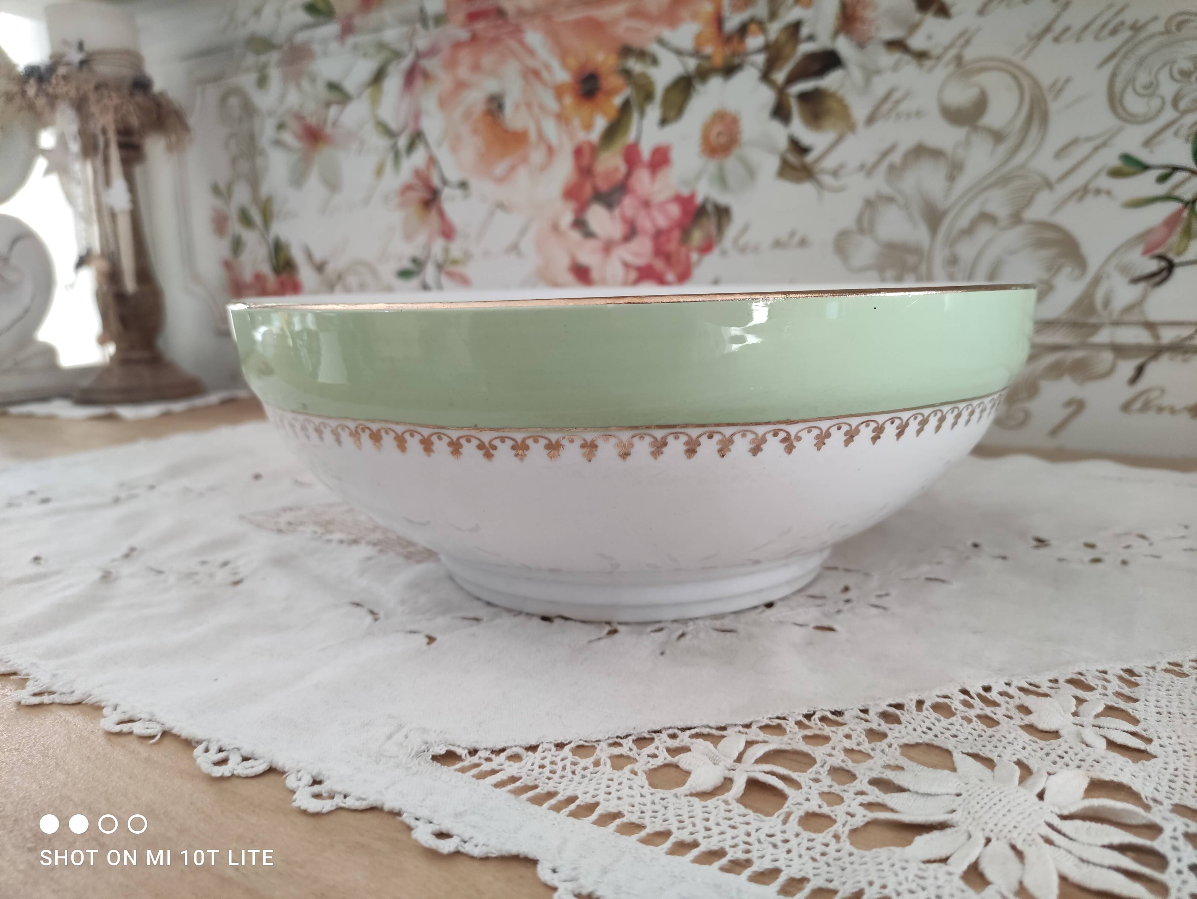 Aqua green salad bowl with golden frieze L'Amandinoise