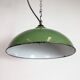 Lampe suspendue en émail vert industriel, années 1960