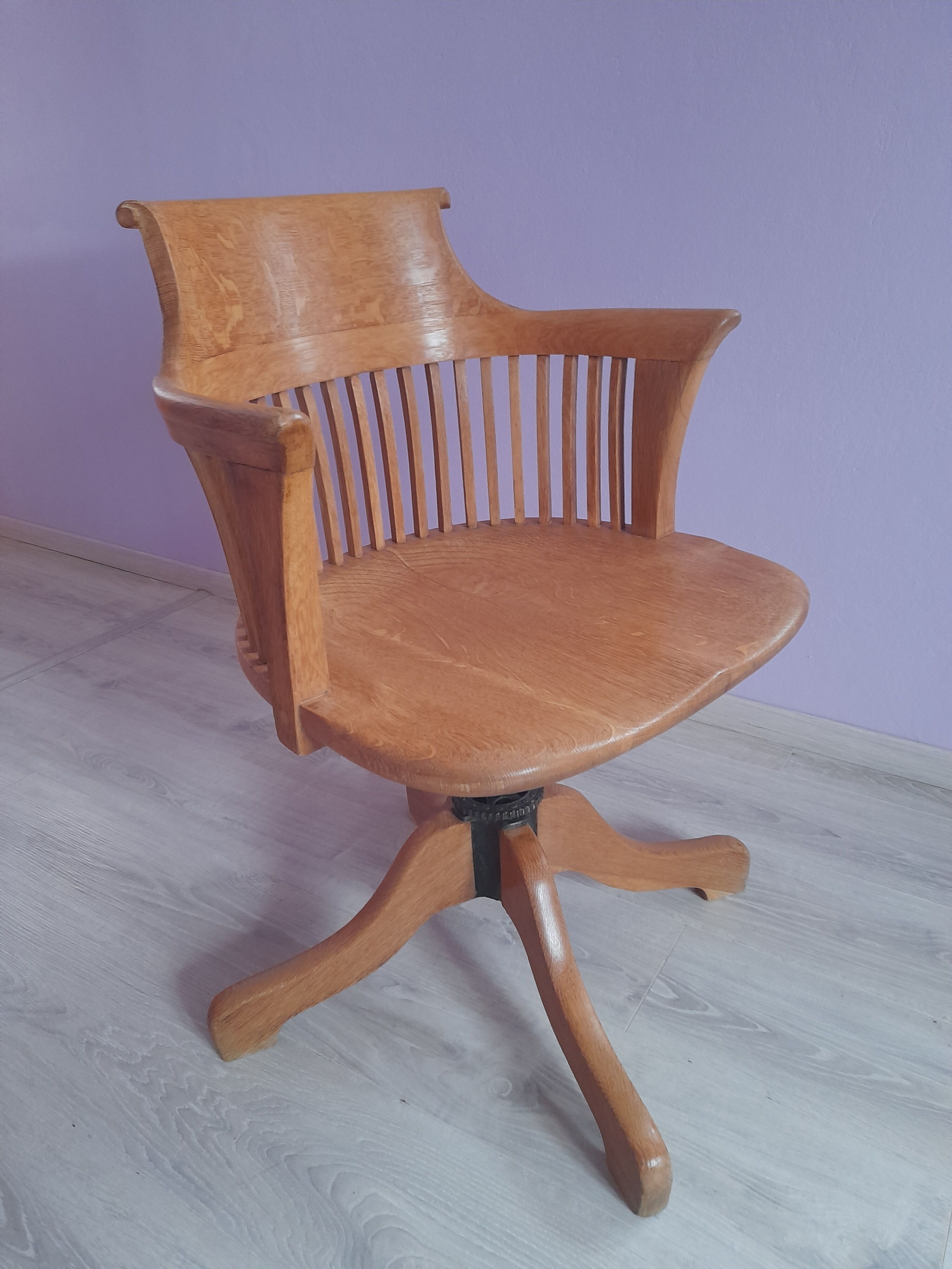 Fauteuil de bureau pivotant dit " américain " époque  1930/40