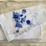 Large antique hand-embroidered tablecloth - 12 place settings - 170x210 cm - cotton