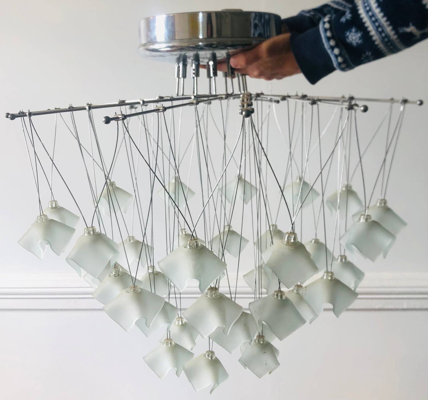 Lustre en cascade Lucciole par MetalSpot en chromé et verre dépoli