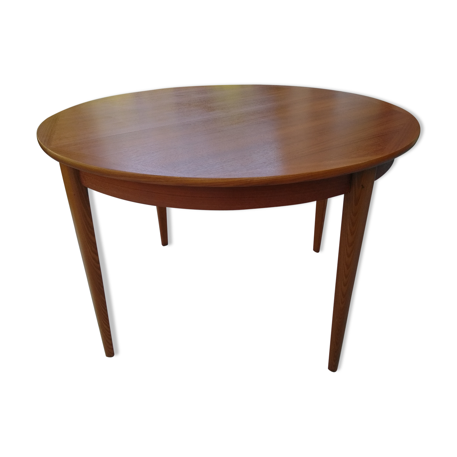 Scandinavian round table