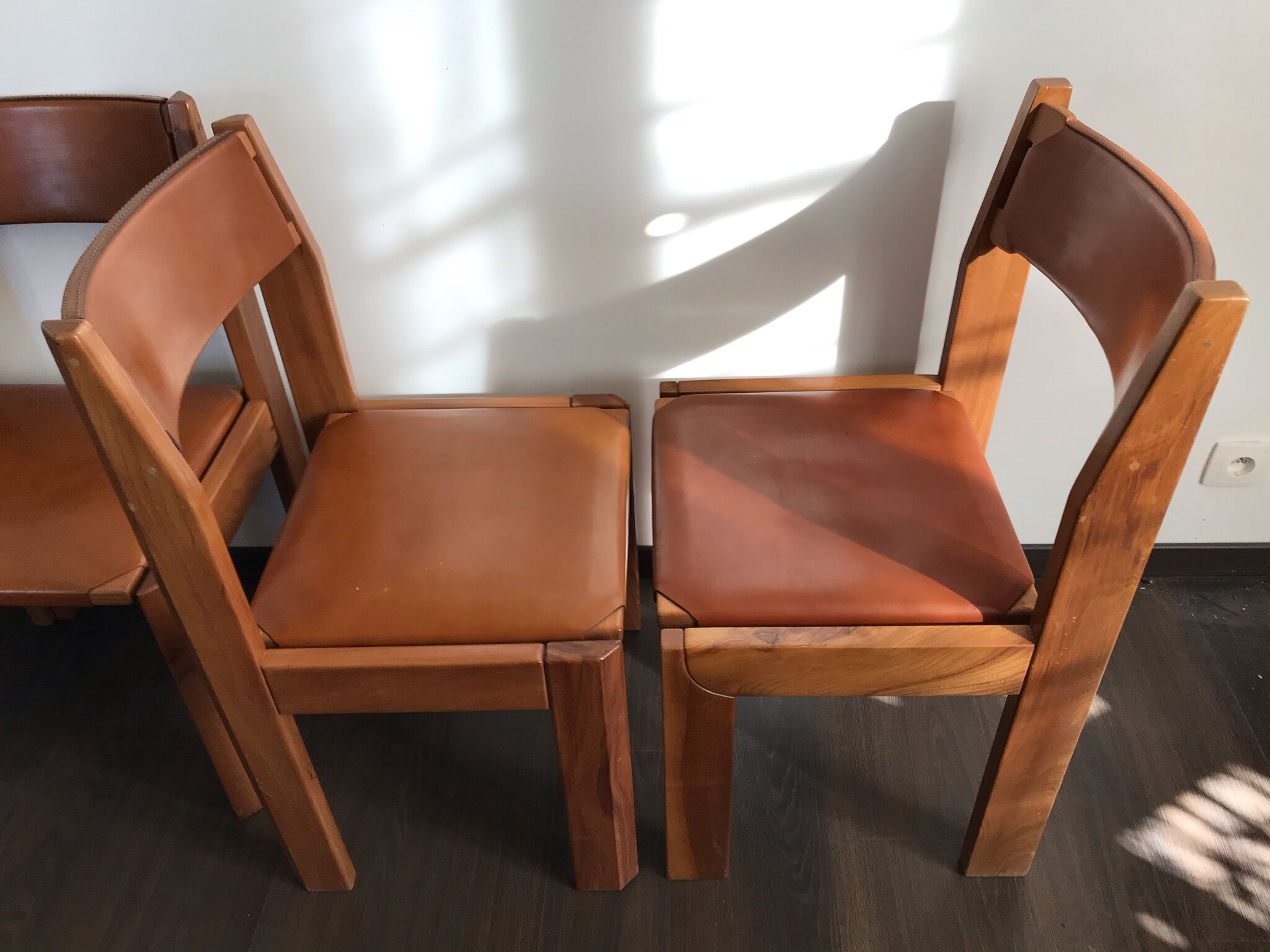 Set of 4 elm chairs and leather, 80s