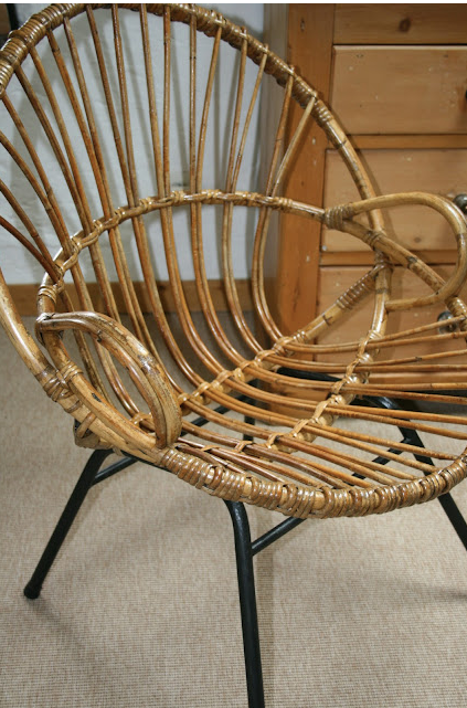 Paire de fauteuils corbeille en osier et rotin 1960
