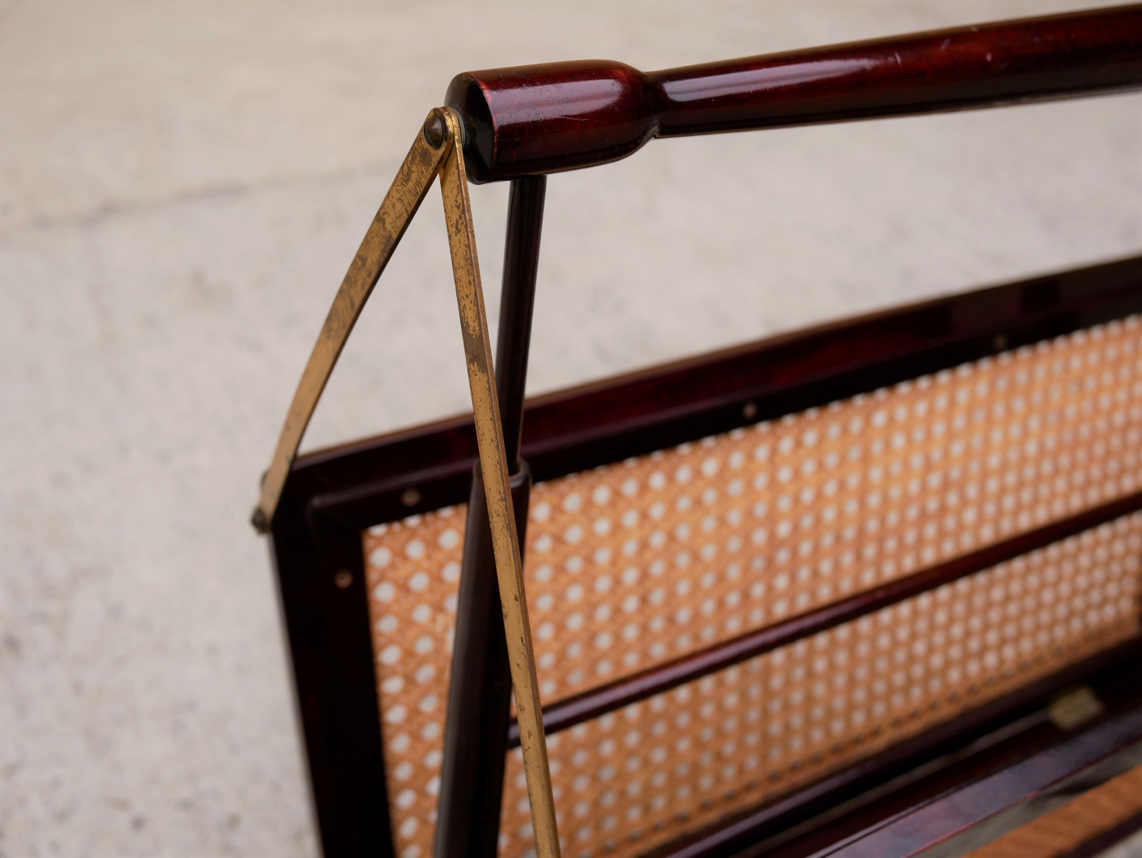 Folding magazine holder wood and caning by Cesare Lacca, made in Italy