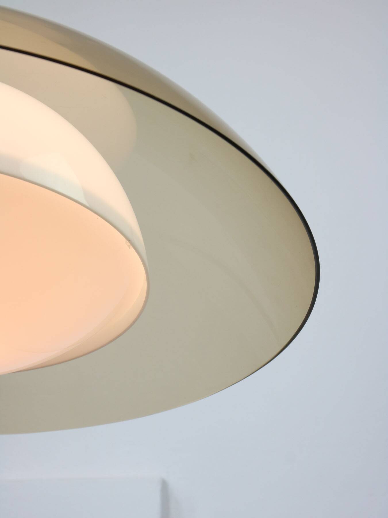 Lampe rare UFO Space Age de Guzzini en marron clair, années 1970