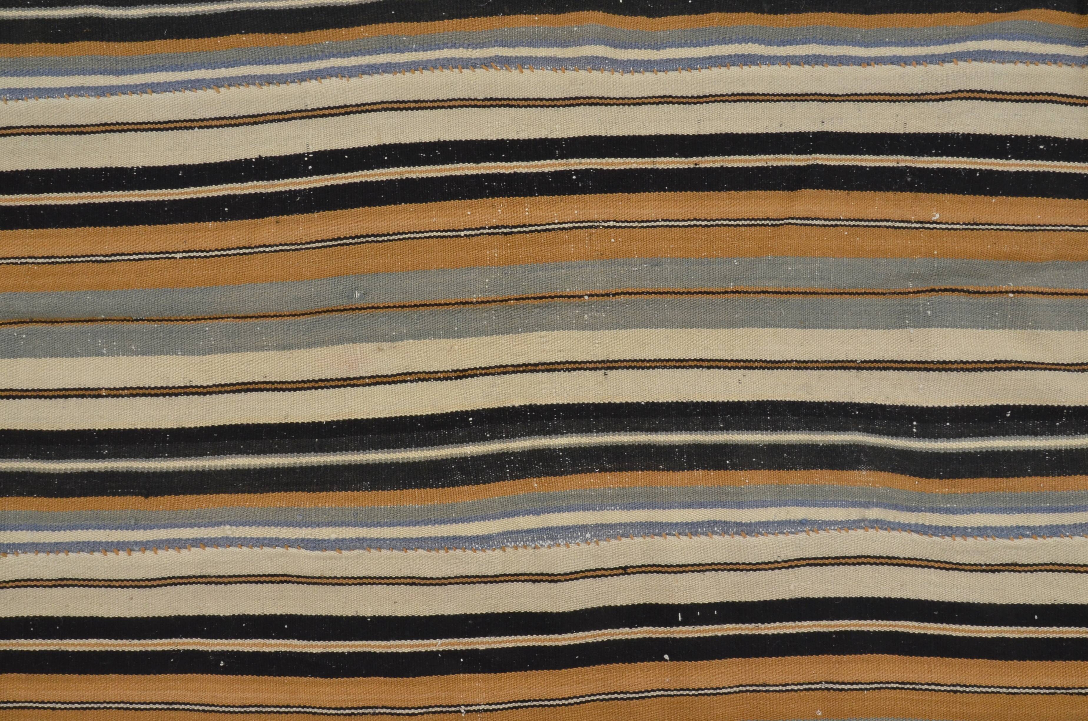 Tapis Kilim vintage tissé à la main