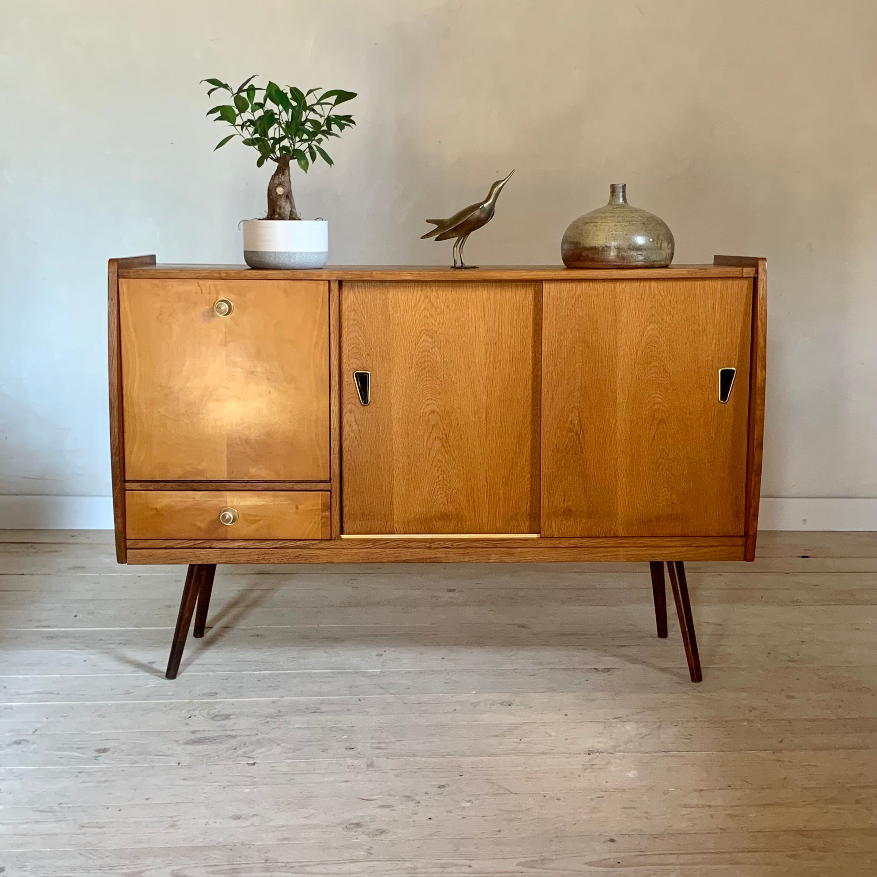 Enfilade vintage bar