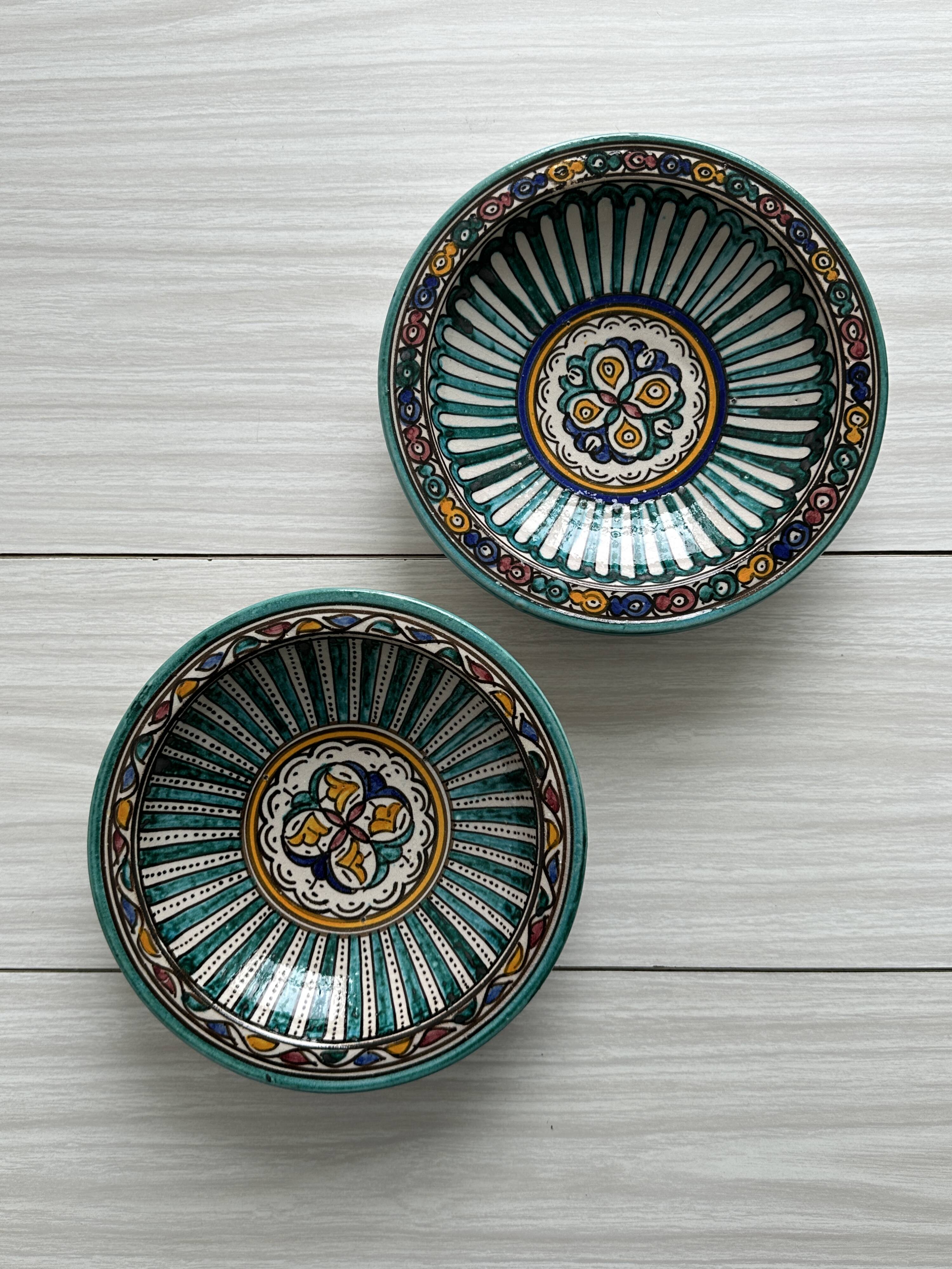 2 plats anciens artisanaux en céramique