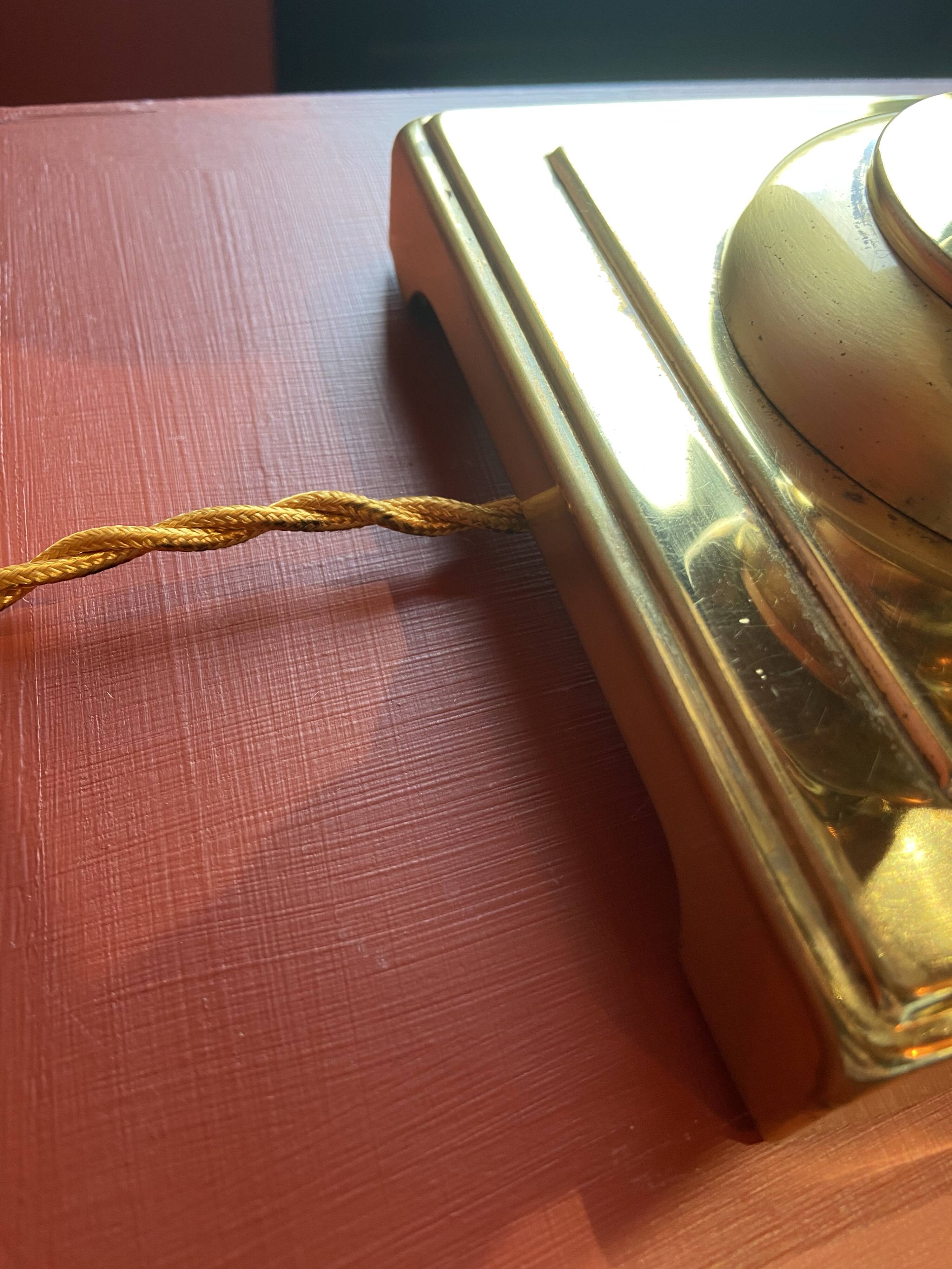 Lamp base in gilded brass, oval silk lampshade with a checkered pattern in burgundy.