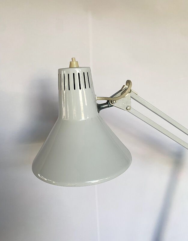 Articulated floor lamp