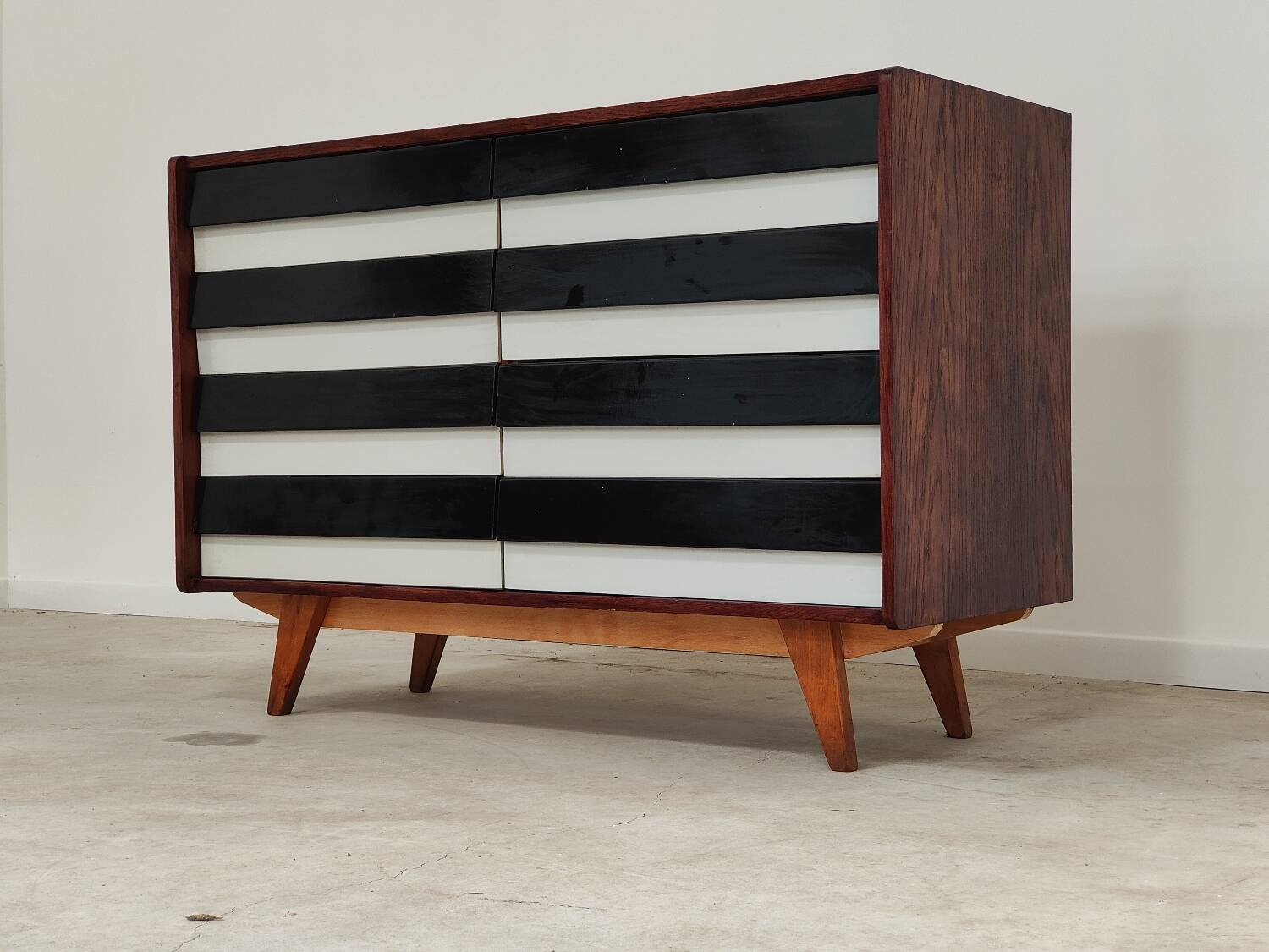 Commode U-453 noire par Jiri Jiroutek pour Interier Praha 1960