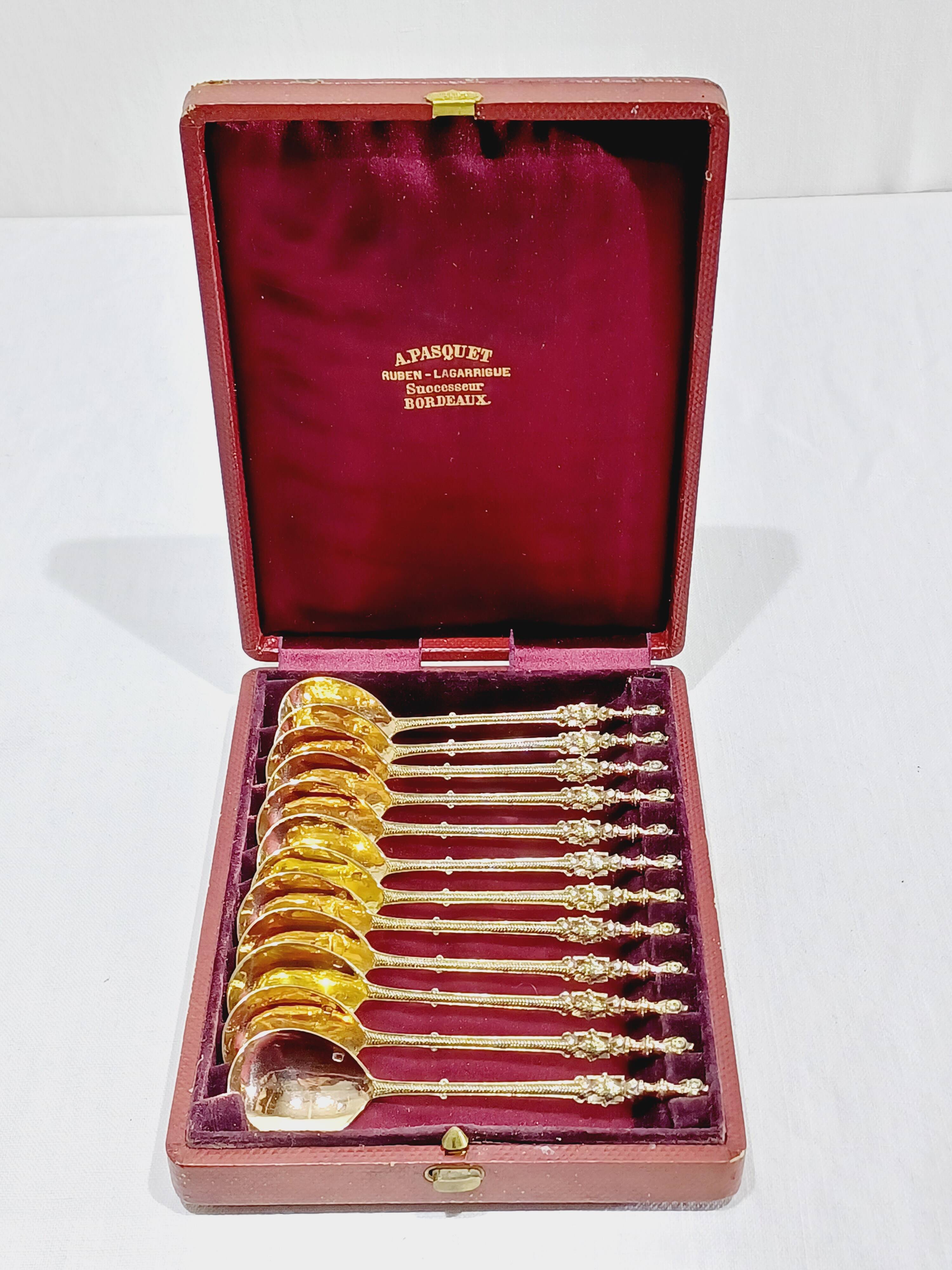 Hénin et Cie – 12 teaspoons with Russian-style silver-gilt handles