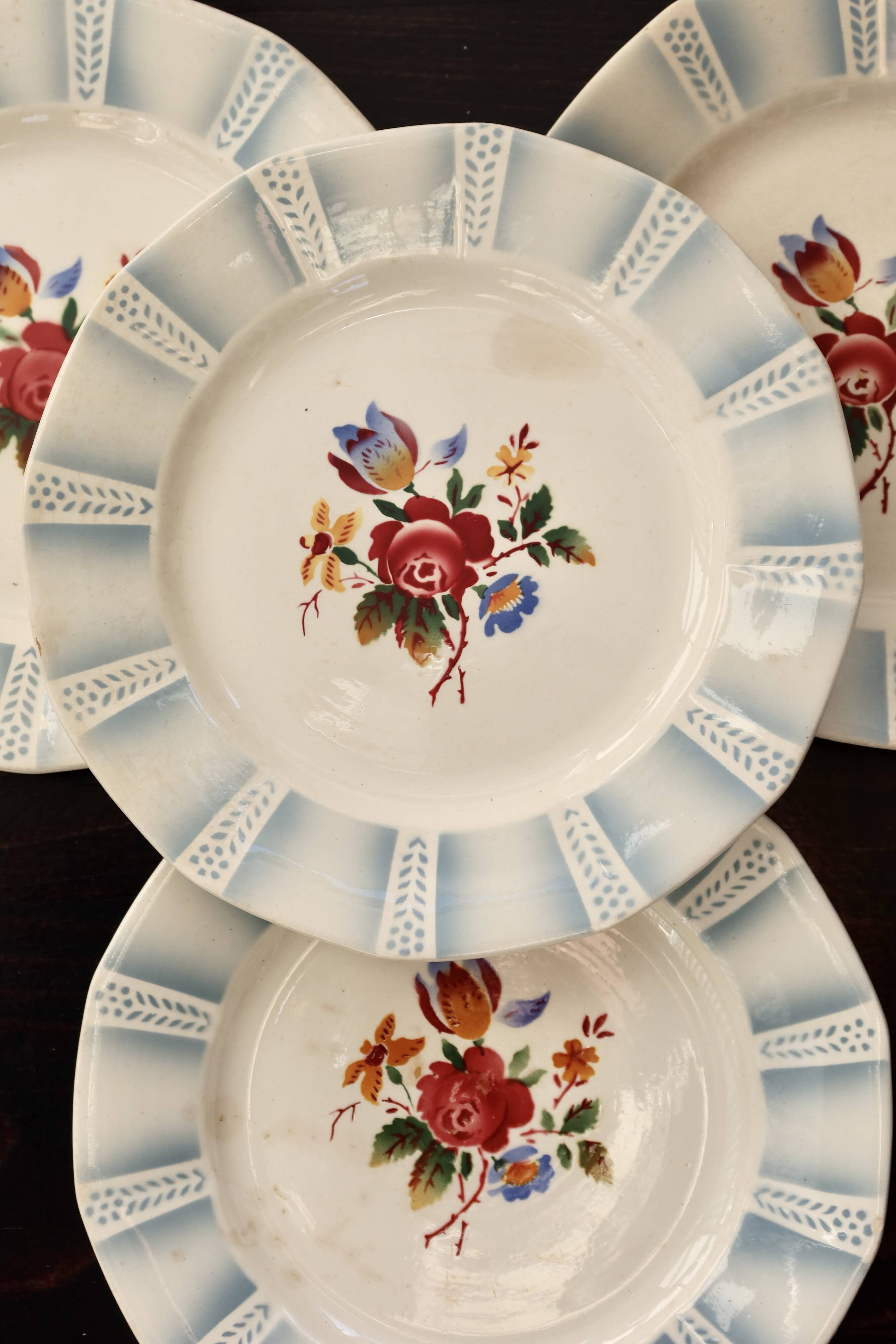 4 vintage Sarreguemines “Claude” dinner plates - Earthenware with floral decoration
