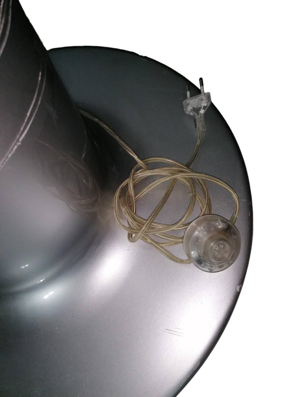 Lampada da terra Ladymary di Marc Sadler per Serralunga, inizio XXI secolo
