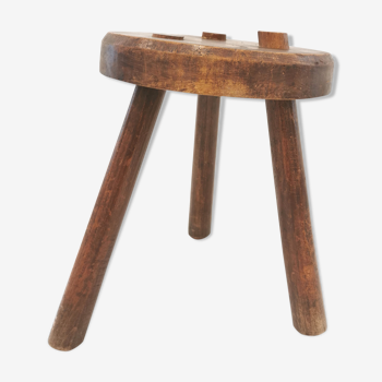 Atypical tripod stool