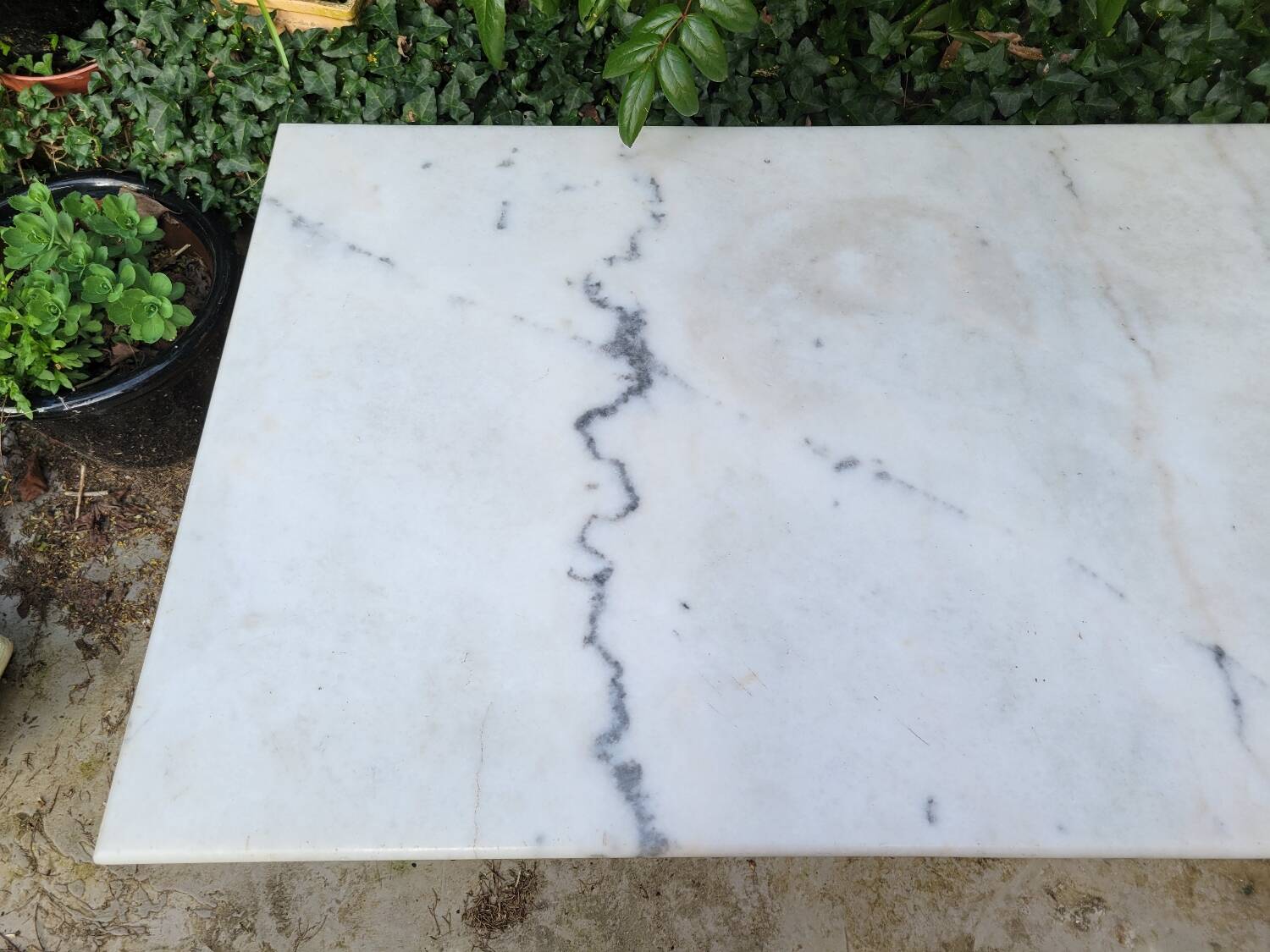 Bistro table in Carrara marble and cast iron circa 1900