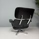 Chaise longue Eames entièrement noire par Herman Miller, années 1970.