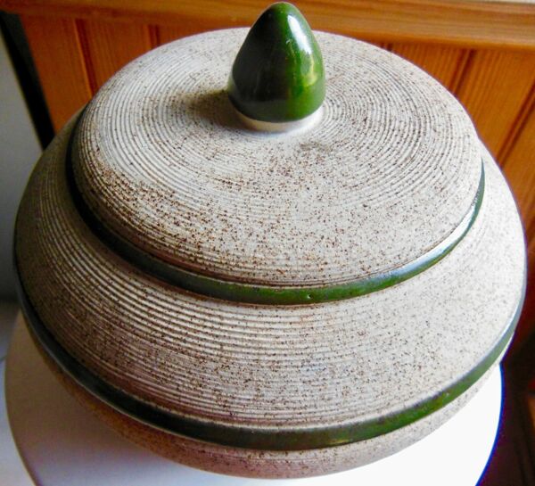 Bonbonnière ou pot à couvercle art déco céramique signée brisdoux