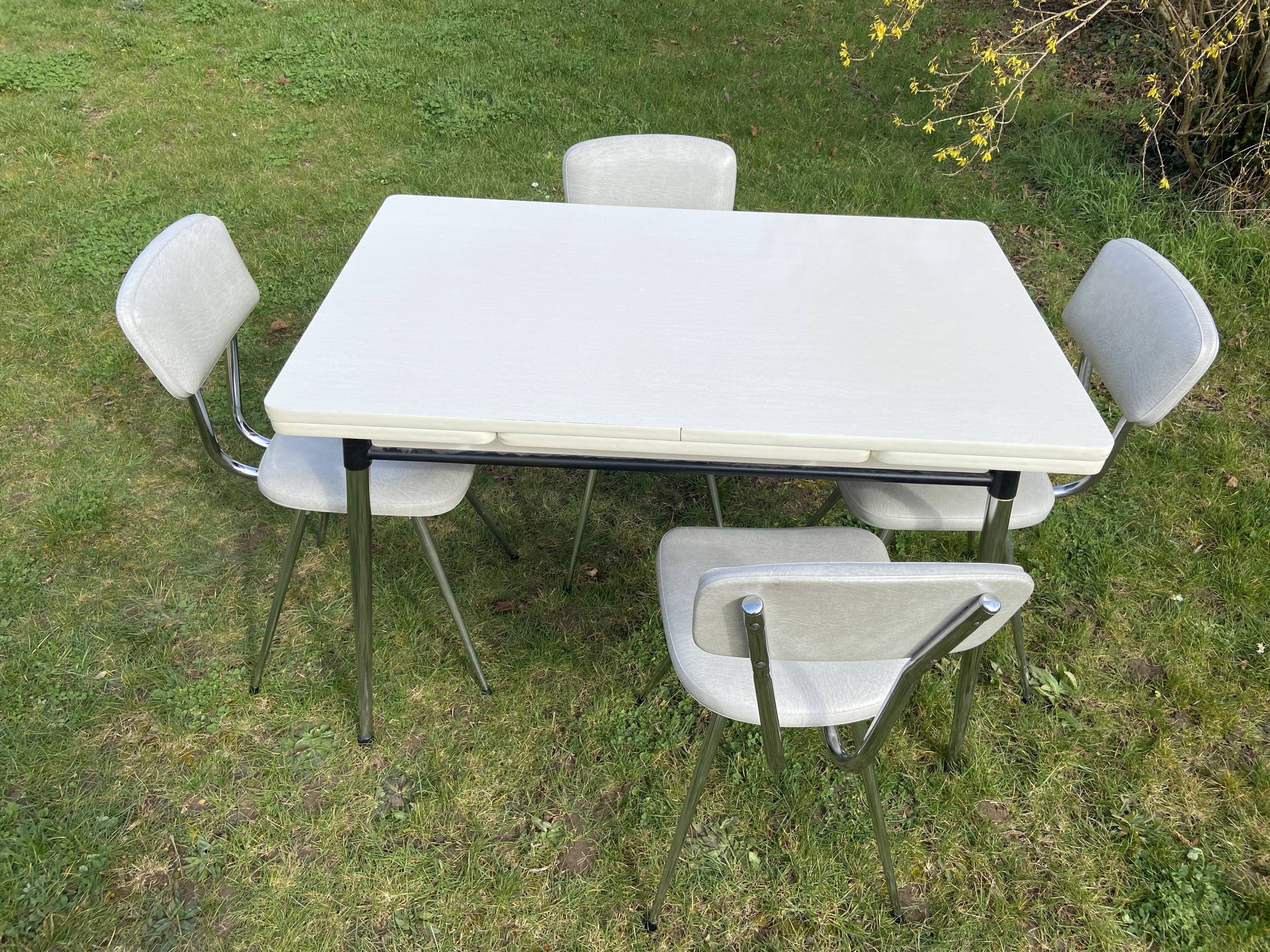 Formica table with 4 chairs