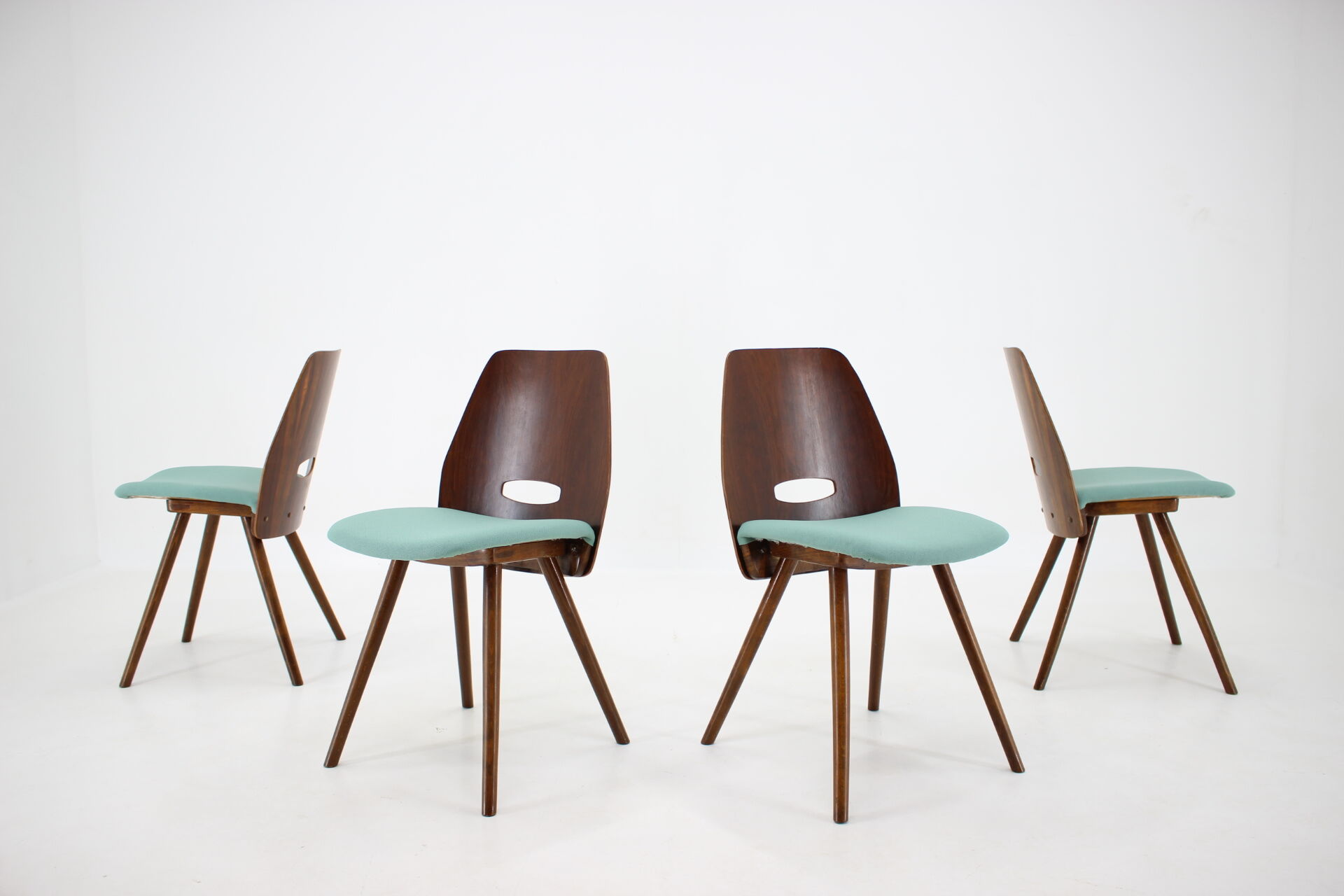Ensemble des années 1960 de quatre chaises de salle à manger Frantisek Jirak, Tchécoslovaquie