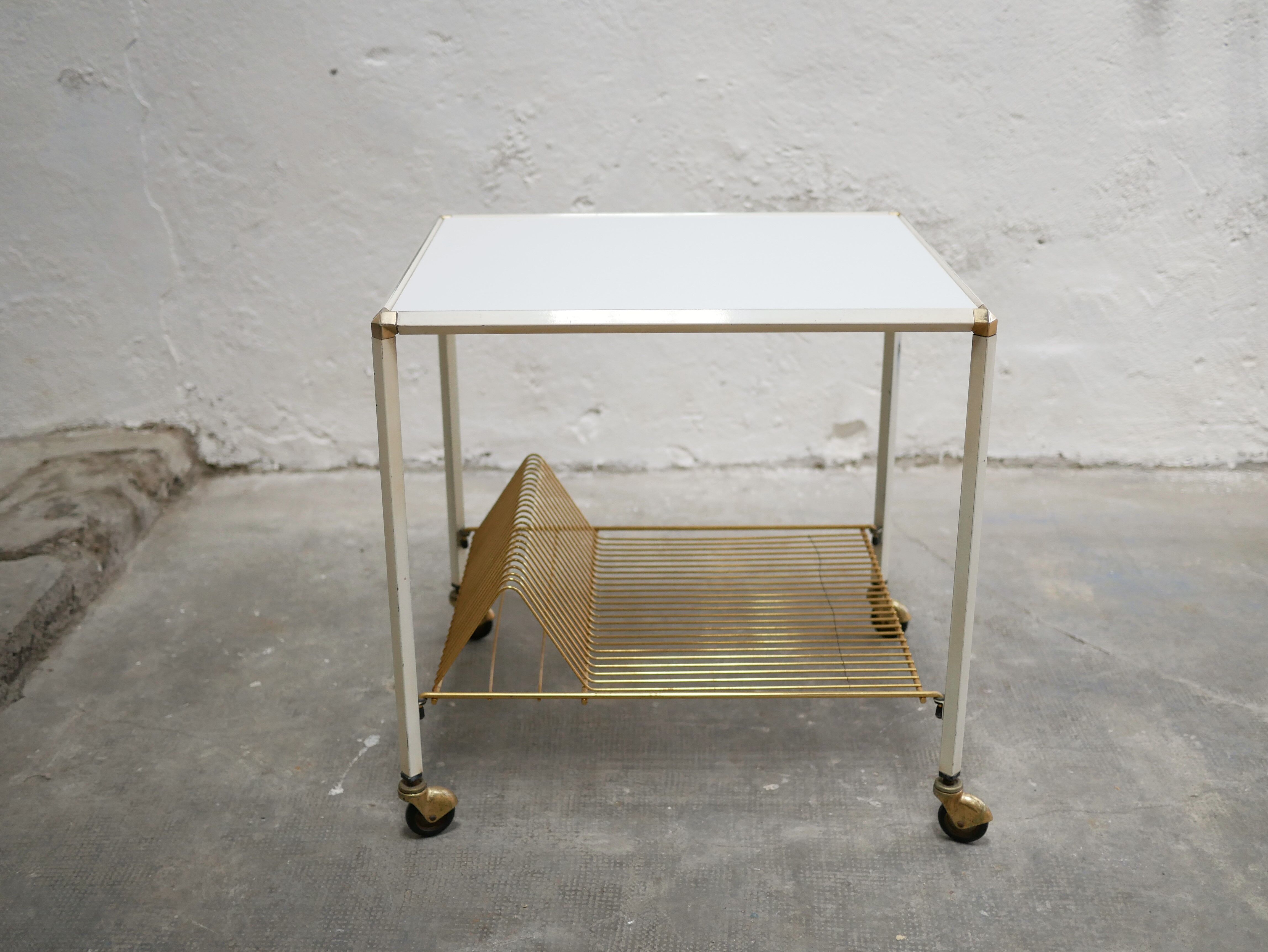 Furniture ranges vintage vinyls on wheels