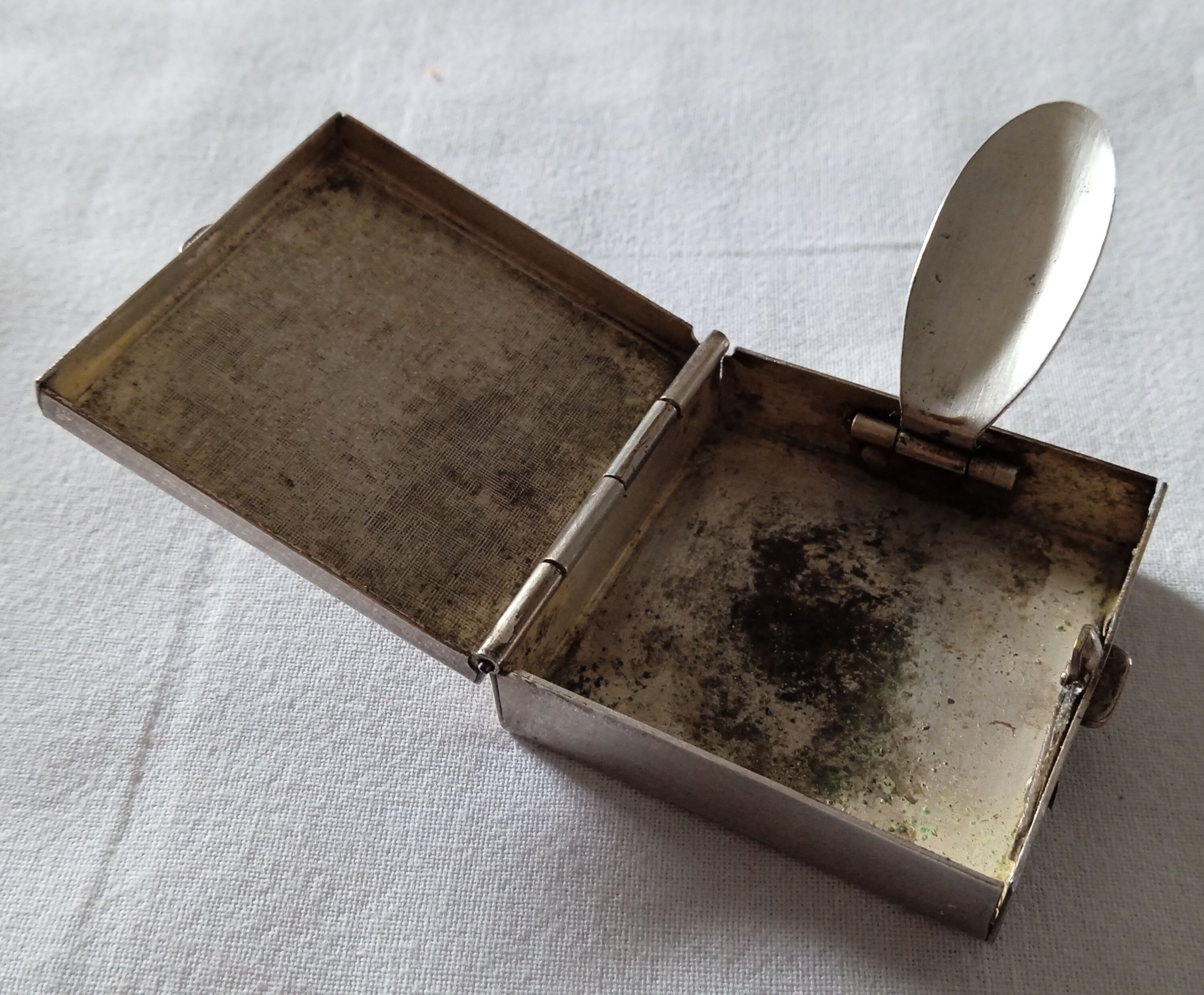 Silver metal pocket ashtray