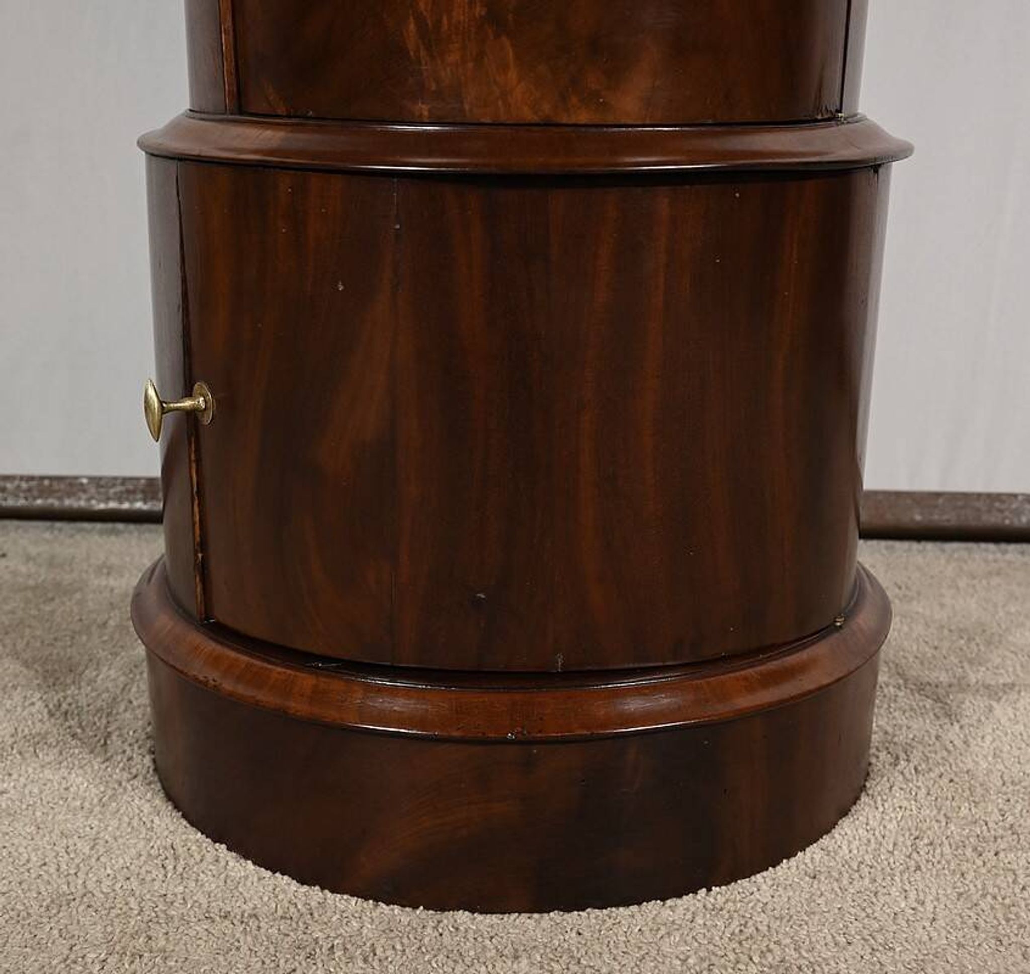 Rare Somno with two doors in Burl Mahogany, Empire period – Early 19th century
