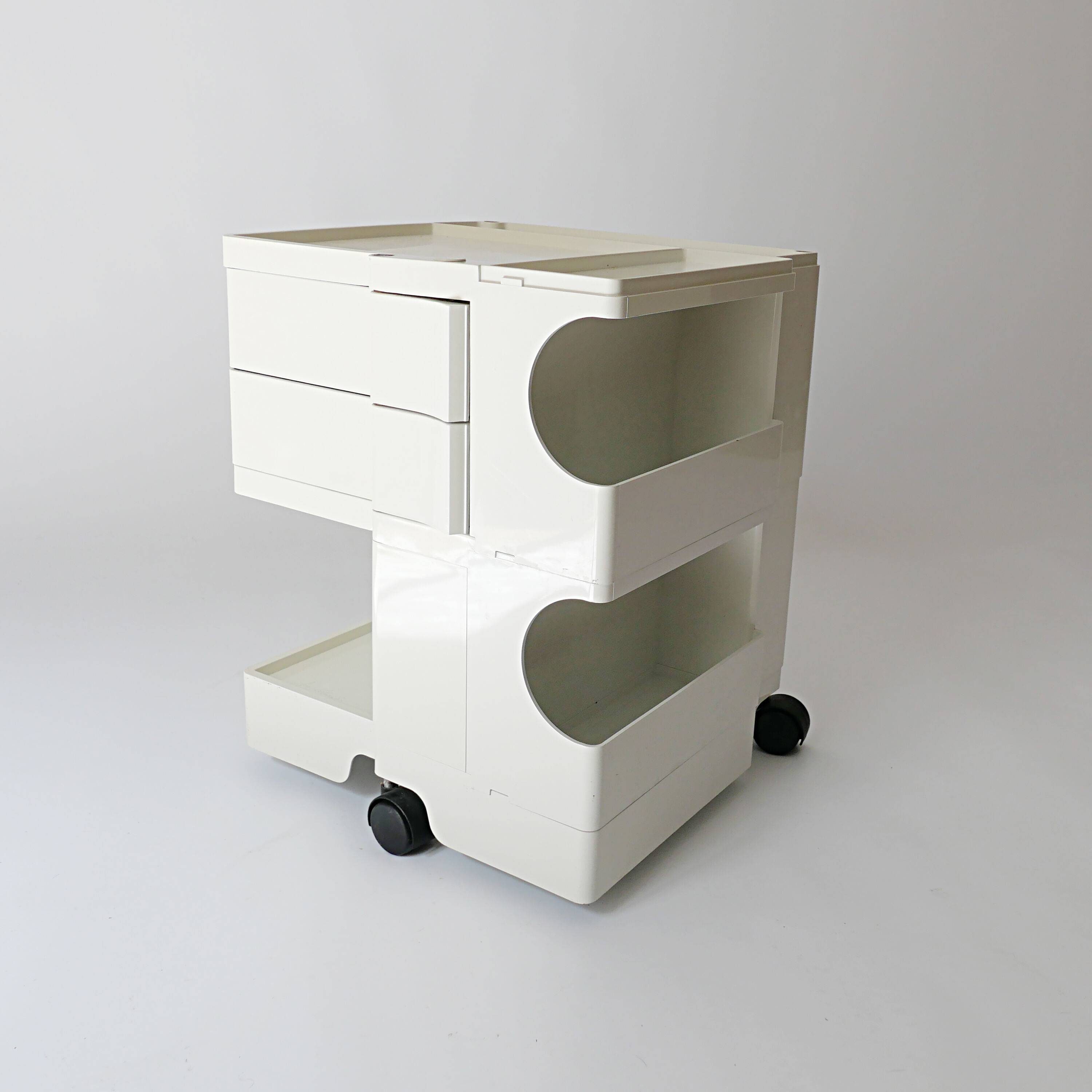 Boby storage trolley design serving table Joe Colombo. vintage