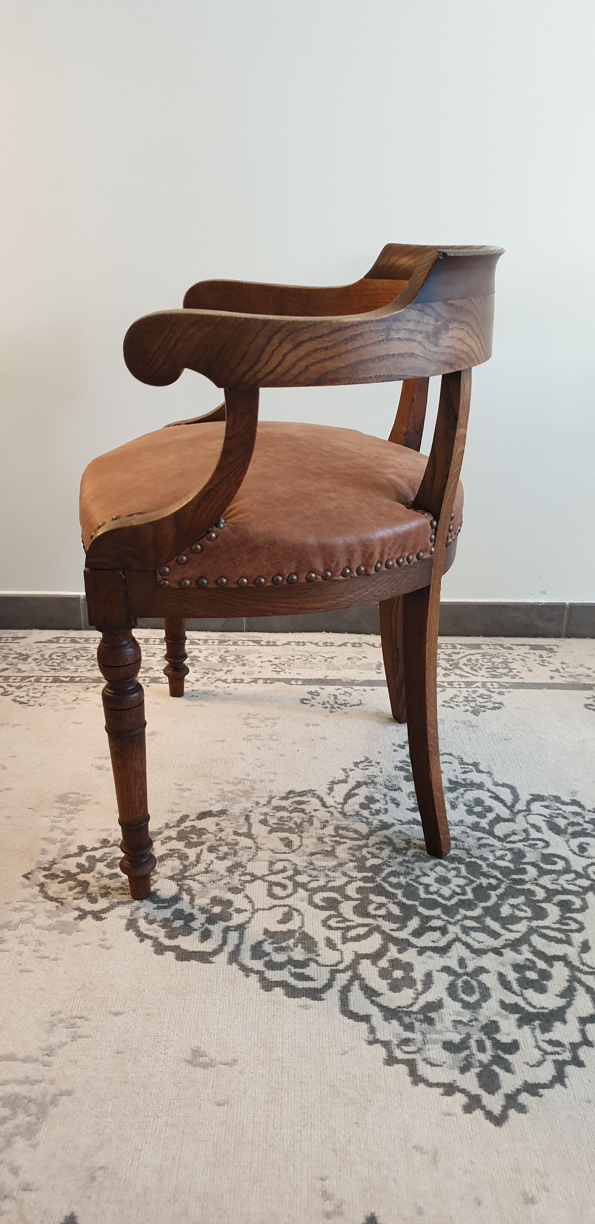 Renovated notary chair