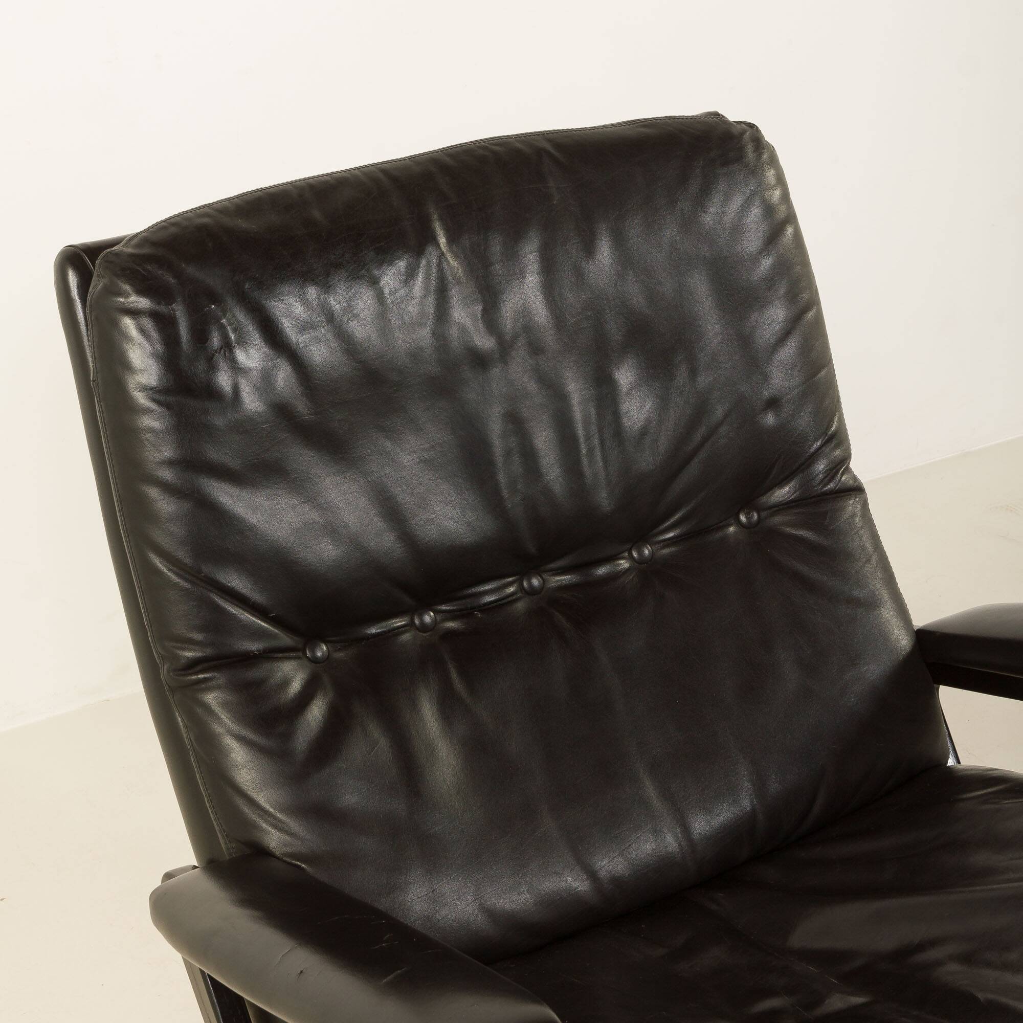 Fauteuil lounge vintage avec tabouret par André Vandenbrouck